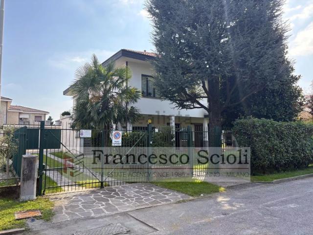 Appartamento in vendita a Lainate, Milano