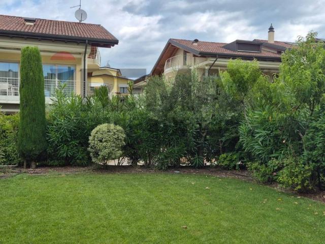 Appartamento in vendita a Sirmione, Lombardia