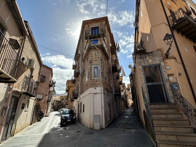 Appartamento in vendita a Santo Stefano Di Camastra, Sicilia