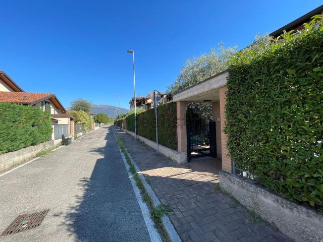 Appartamento in vendita a Locate Bergamasco, Ponte San Pietro