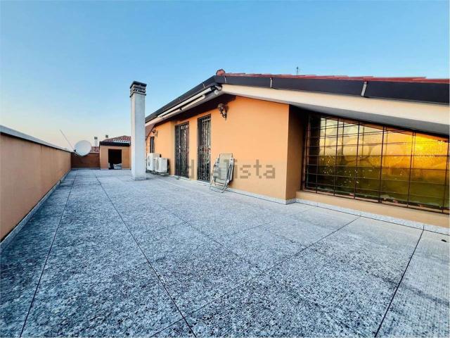Attico in vendita a Villafranca Di Verona, Veneto