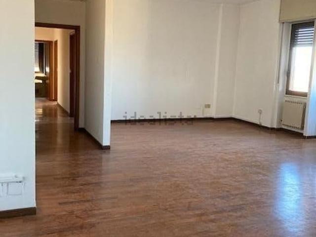 Appartamento in vendita a Pesaro, Pesaro E Urbino