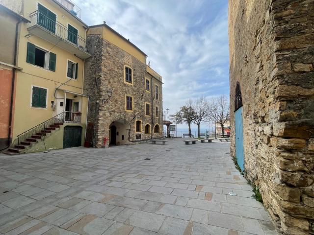 Appartamento in vendita a Costarainera, Liguria
