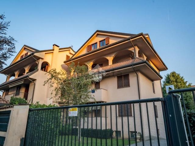 Attico in vendita a Albiate, Monza e della Brianza