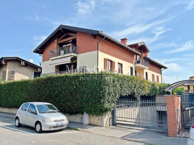 Appartamento in vendita a Cascina Gazzulo, Sulbiate