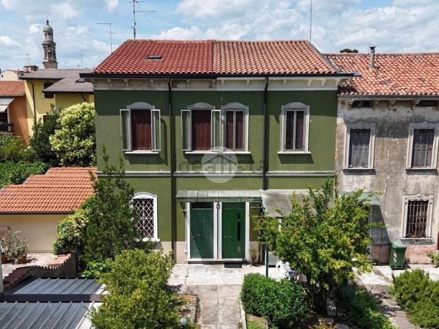 Appartamento in vendita a Sud-Est, Brenzone