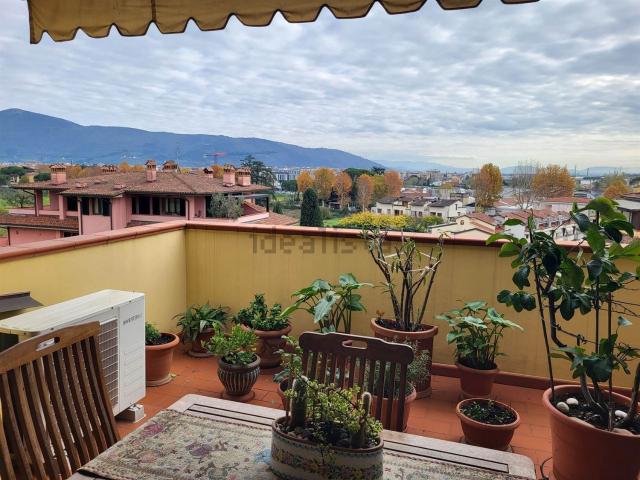 Attico in vendita a Prato, Toscana