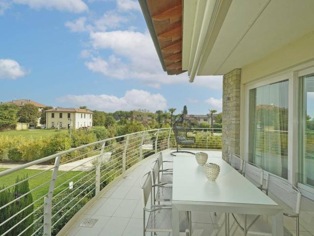 Appartamento in vendita a Sirmione, Lombardia
