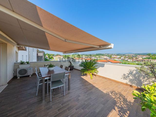 Attico in vendita a Moniga Del Garda, Brescia