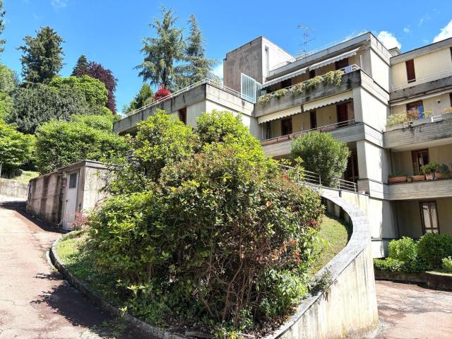 Appartamento in vendita a Biumo Superiore, Varese