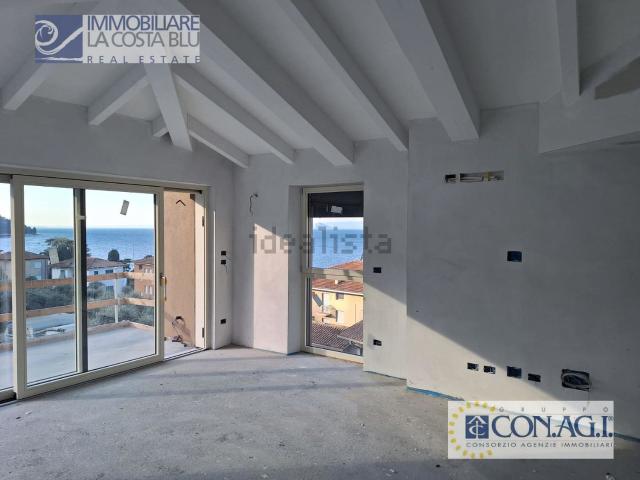 Attico in vendita a Albisano, Torri del Benaco