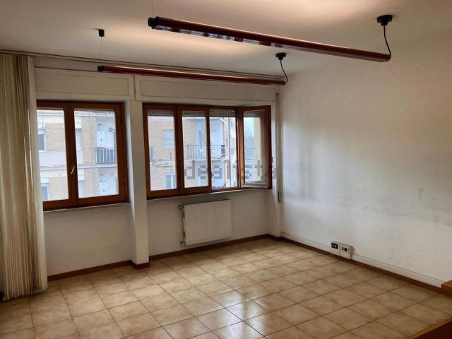 Appartamento in vendita a Goretti, Latina