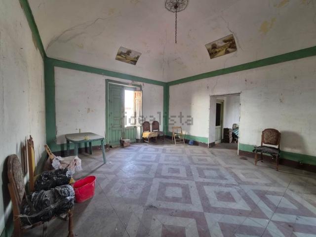 Appartamento in vendita a Paternò, Catania