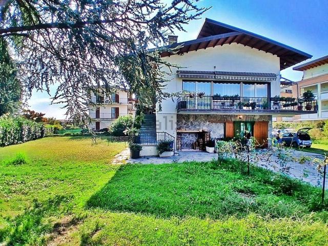 Appartamento in vendita a Sesto Calende, Lombardia