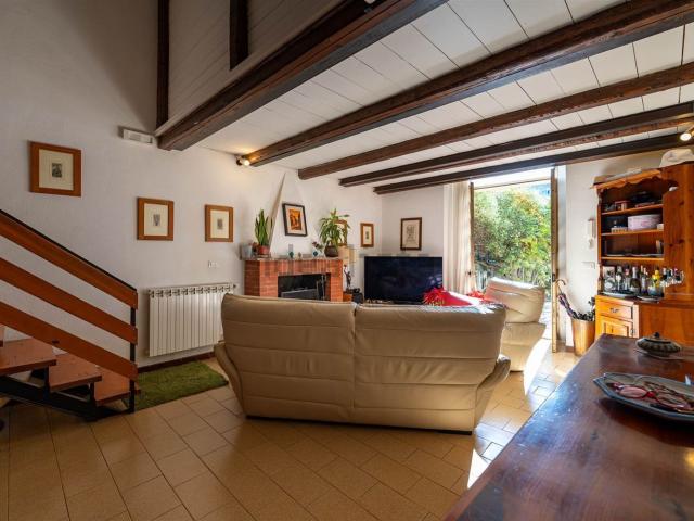 Appartamento in vendita a Valverde, Sicilia