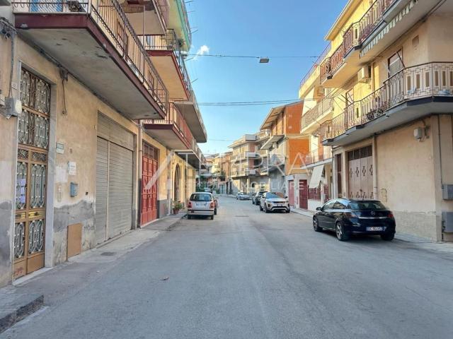 Appartamento in vendita a Adrano, Catania