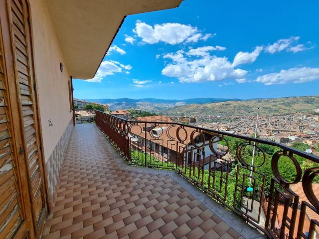 Appartamento in vendita a Bronte, Sicilia