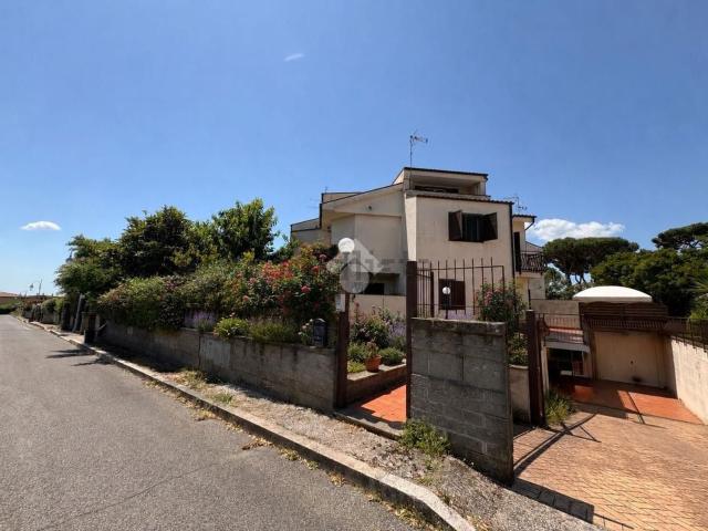 Appartamento in vendita a Valle Mazzone, Roma Capitale