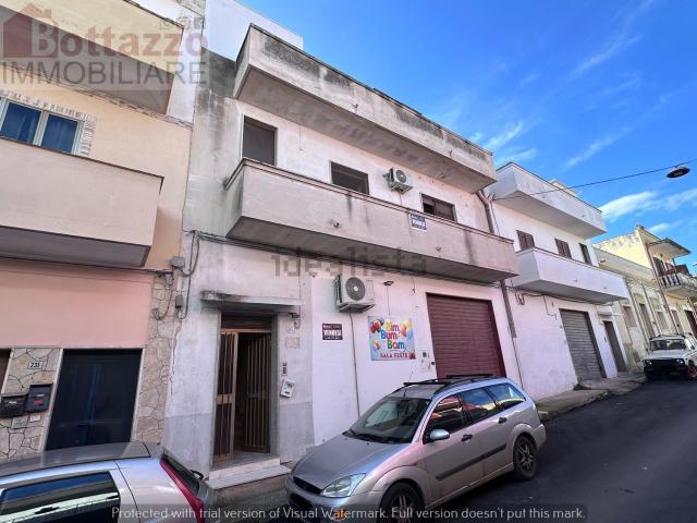 Appartamento in vendita a Lizzano, Taranto