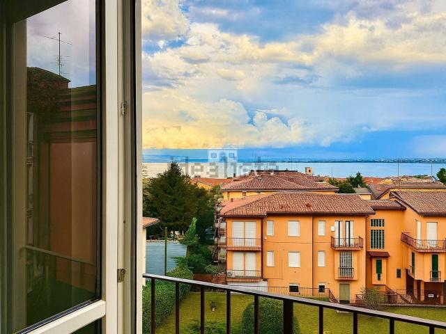 Attico in vendita a Desenzano Del Garda, Brescia