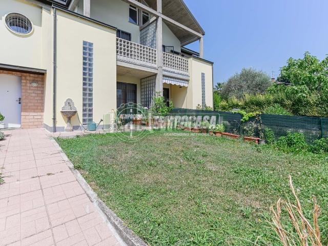 Appartamento in vendita a Carnate, Monza e della Brianza