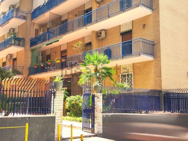 Appartamento in vendita a Portici, Campania