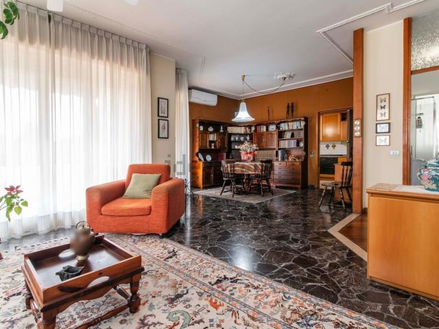 Appartamento in vendita a Gerenzano, Lombardia