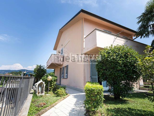 Appartamento in vendita a Molteno, Lombardia