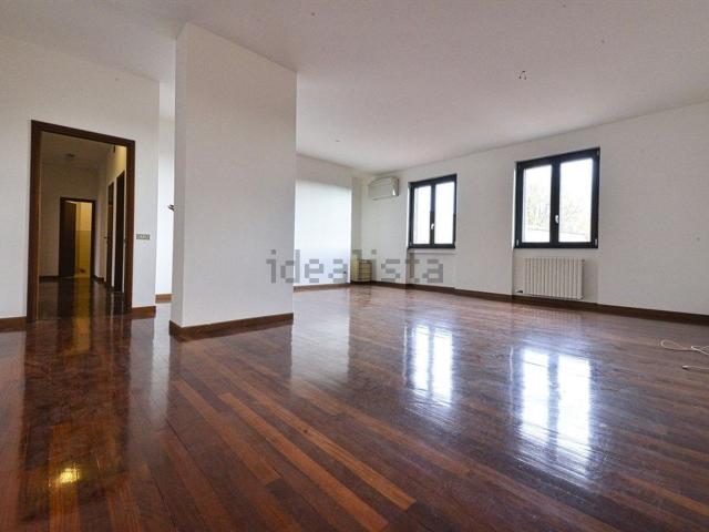 Appartamento in vendita a Centro, Monza