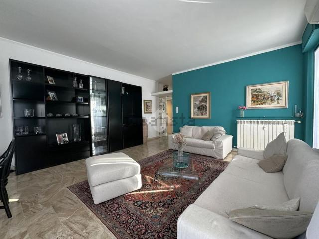 Attico in vendita a Carugate, Lombardia