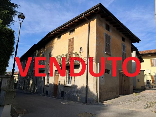 Appartamento in vendita a Daverio, Lombardia