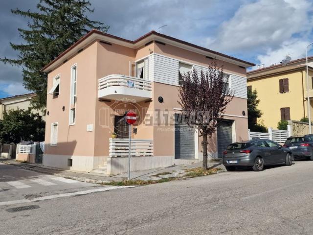 Appartamento in vendita a Di Contro, Marche