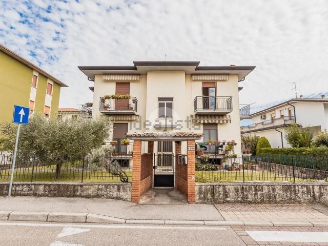 Appartamento in vendita a Sommacampagna, Veneto