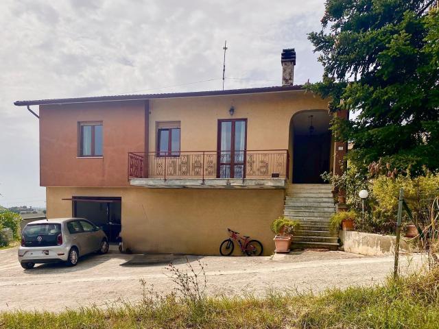 Appartamento in vendita a Rustico, Marche