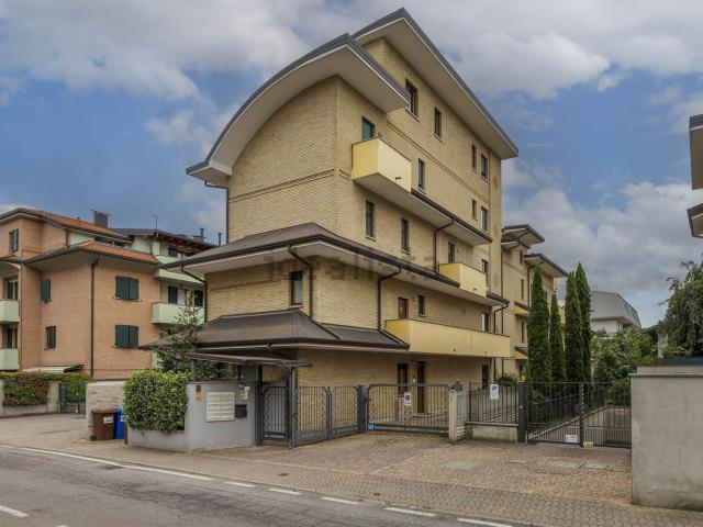 Appartamento in vendita a Villaggio del Sole, Limbiate