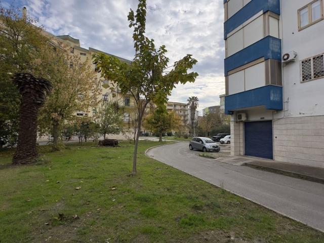 Appartamento in vendita a Cooperative “Settembre 291”, Calabria