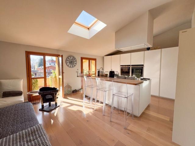 Appartamento in vendita a Biassono, Lombardia