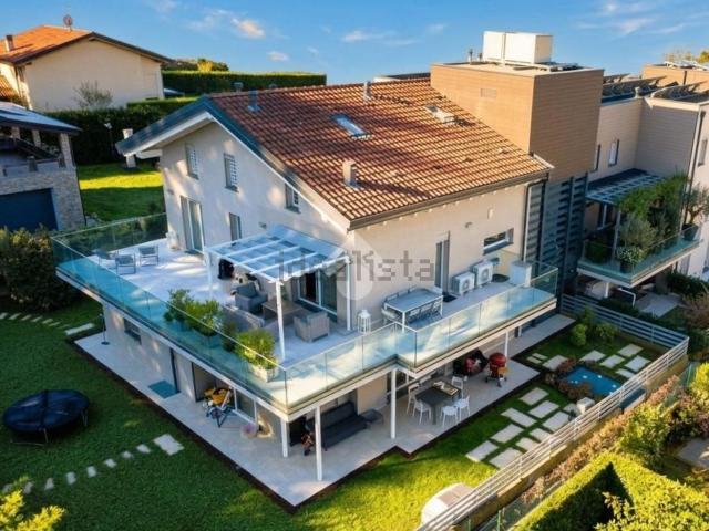 Appartamento in vendita a Besana In Brianza, Lombardia