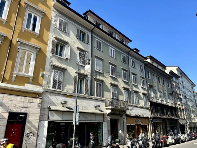 Appartamento in vendita a Barriera Vecchia, Trieste