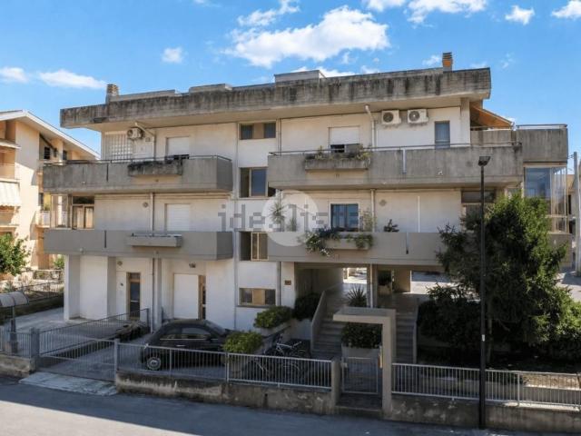 Appartamento in vendita a Quartiere dei poeti, Pineto