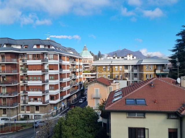 Appartamento in vendita a Biumo Superiore, Varese