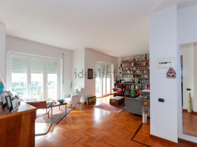 Appartamento in vendita a Lainate, Milano