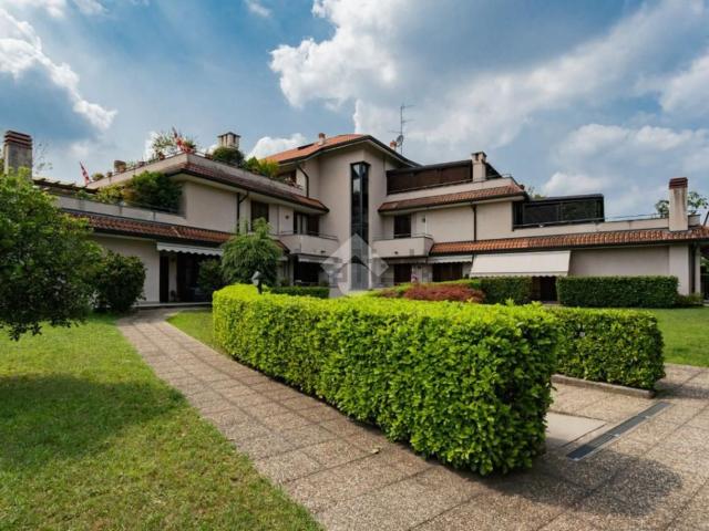 Appartamento in vendita a Albiate, Lombardia