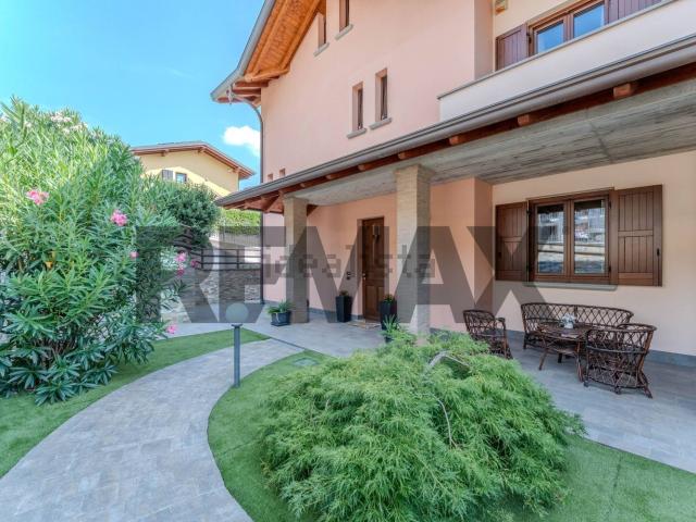 Appartamento in vendita a Almenno San Bartolomeo, Lombardia