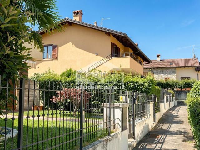 Appartamento in vendita a Albano Sant'alessandro, Lombardia