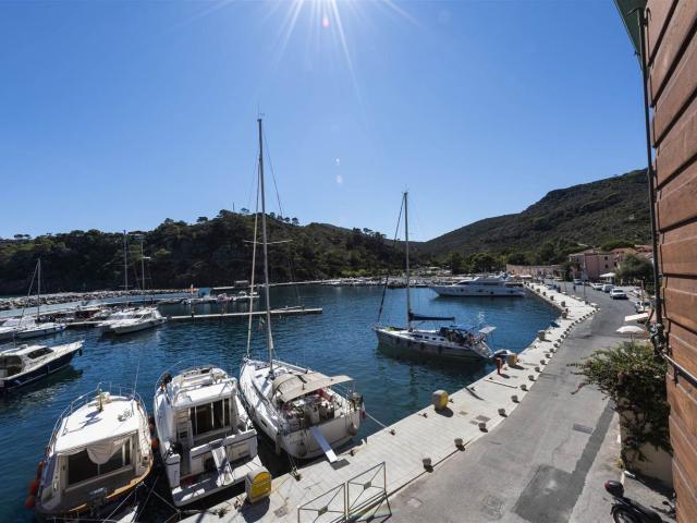 Appartamento in vendita a Porto, Capraia Isola