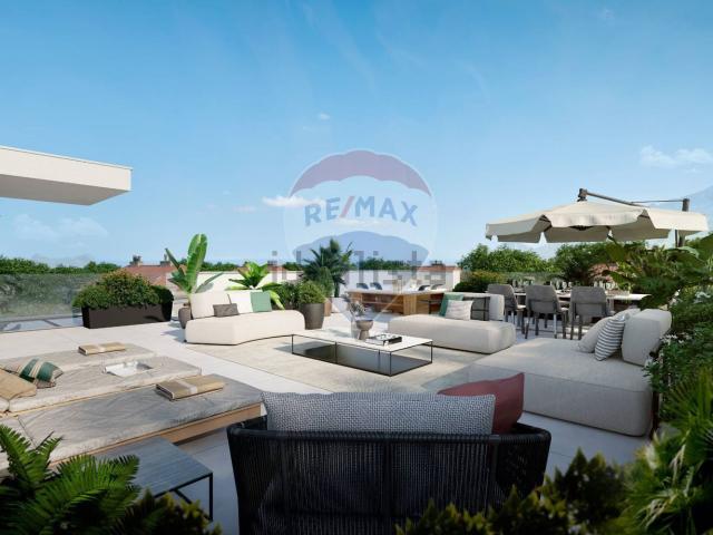 Attico in vendita a Desenzano Del Garda, Brescia