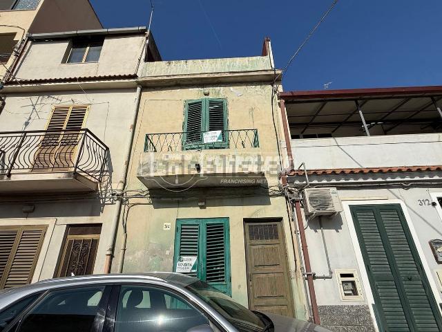 Appartamento in vendita a Mili Marina, Messina