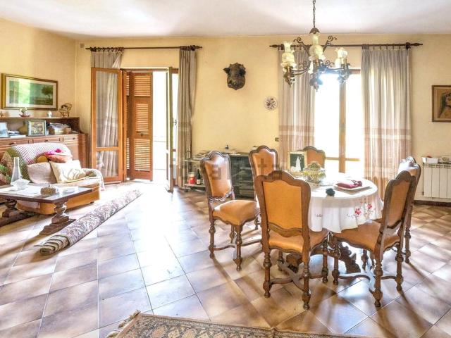 Appartamento in vendita a Follo, Liguria