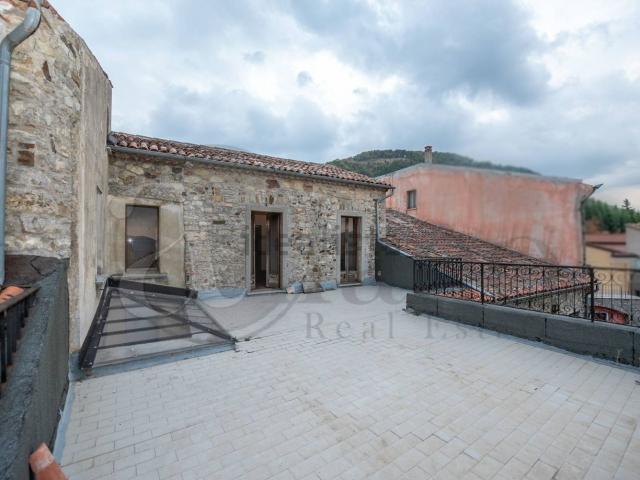 Attico in vendita a Sasso Di Castalda, Basilicata